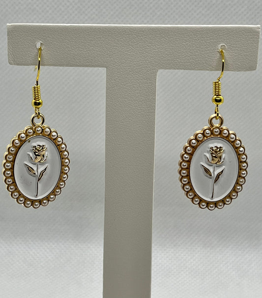 Oval pearl flower earrings